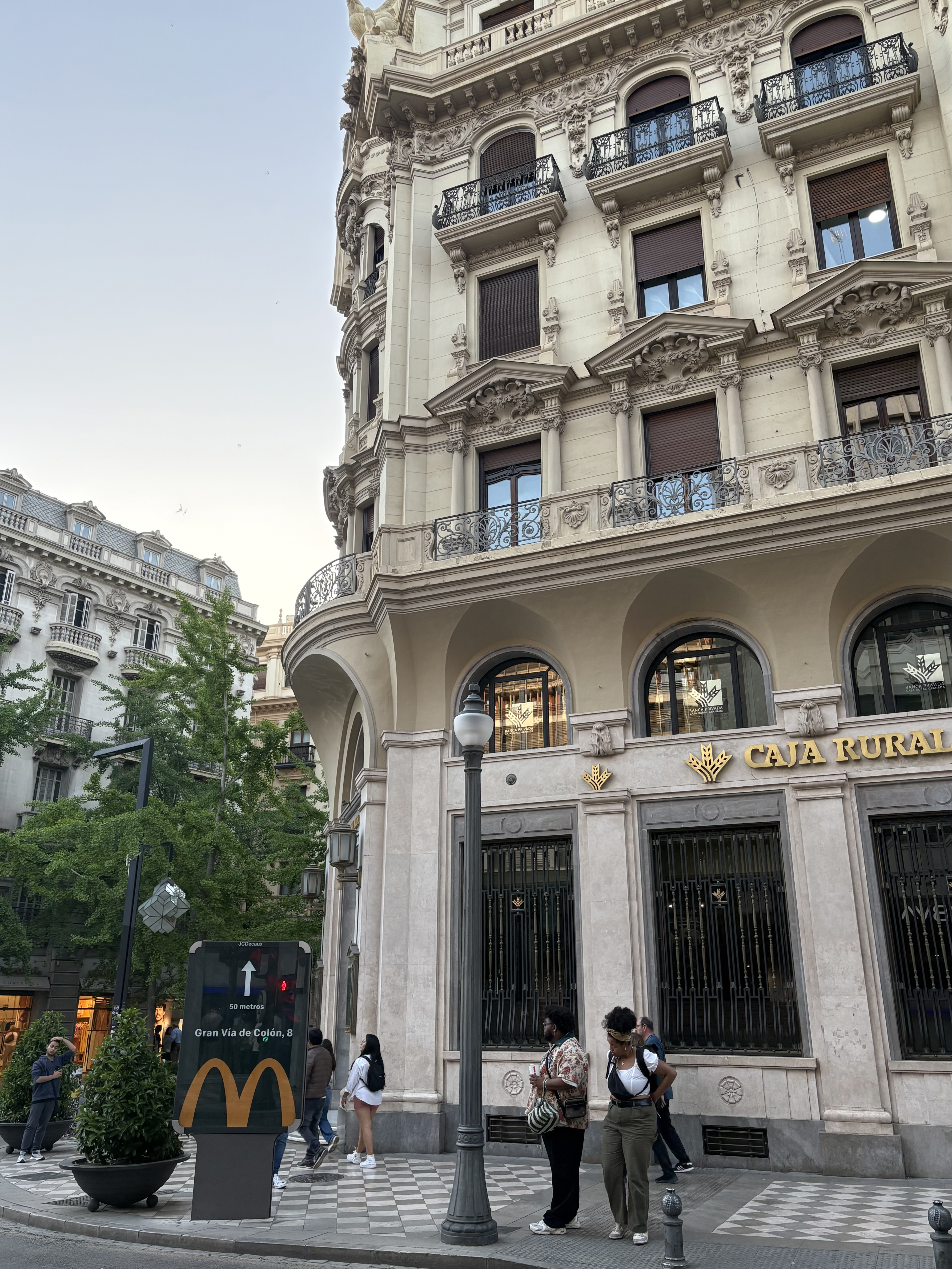 Spending Advice and Daily Life in Spain